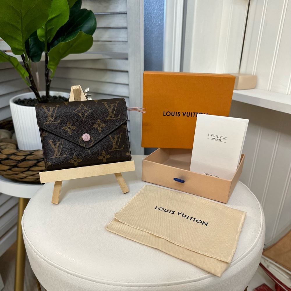 Authentic Louis Vuitton LV monogram compact wallet with box & dust bag
